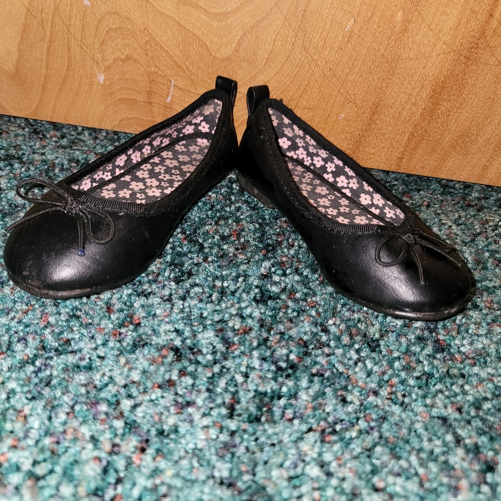 Toddlers size 7.5  H&M flats
